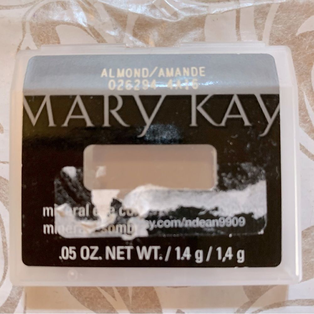 NWT Mary Kay Eye Shadow Almond .05 oz